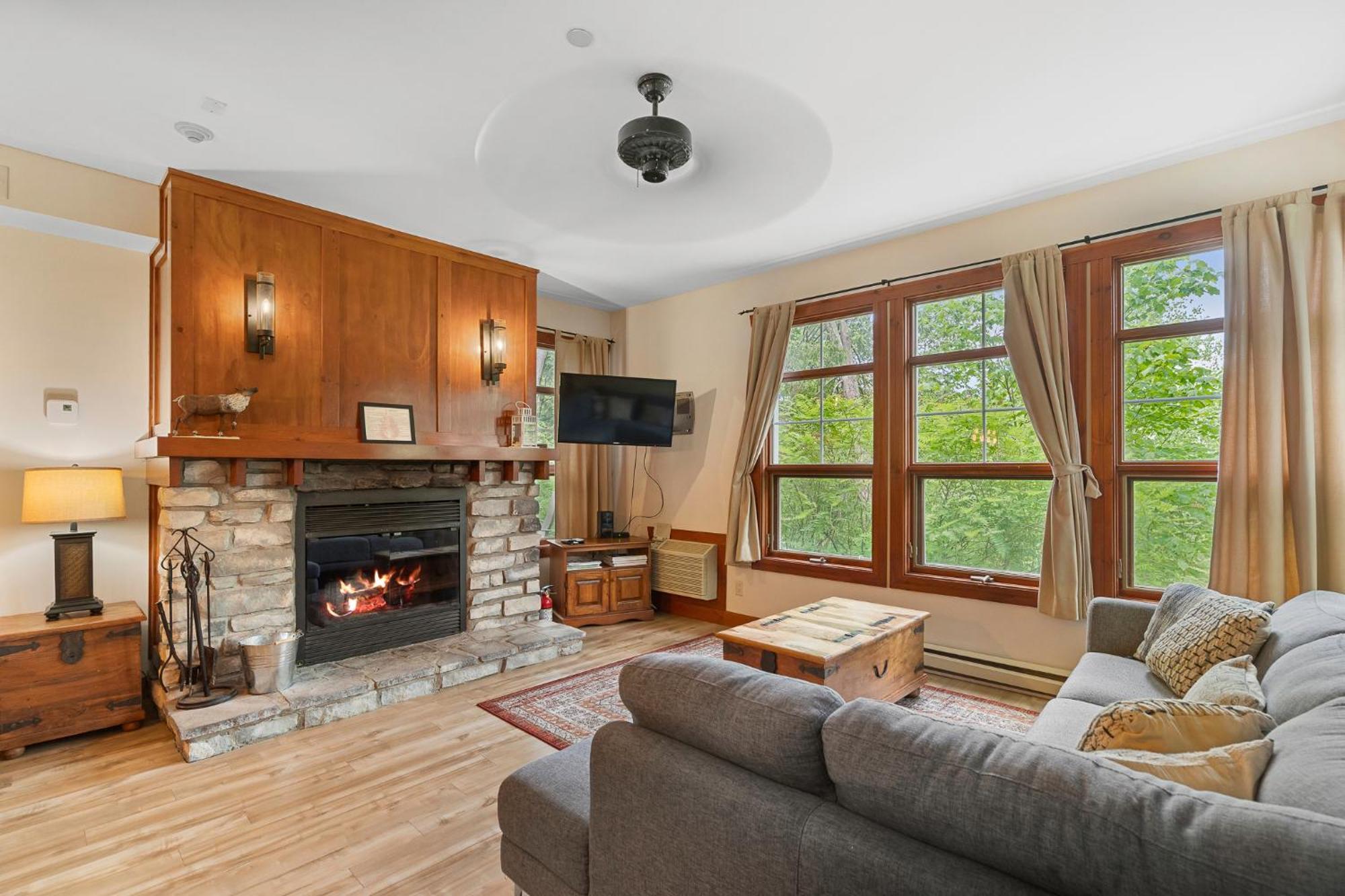 Les Eaux - 2Bdrs W Pool & Hot Tub Near Village Mont-Tremblant Exterior foto
